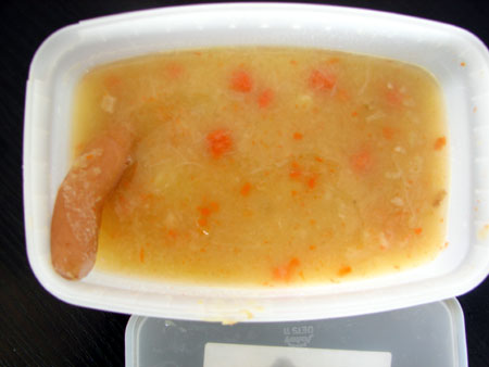 Erbseneintopf mit Bockwurst und Pudding