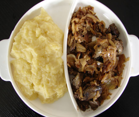 Geflügelleber mit Püree und Zwiebelfett