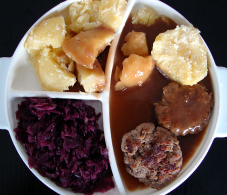 Bouletten, Rotkohl und Kartoffeln